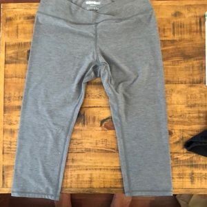 Grey leggings / workout pants